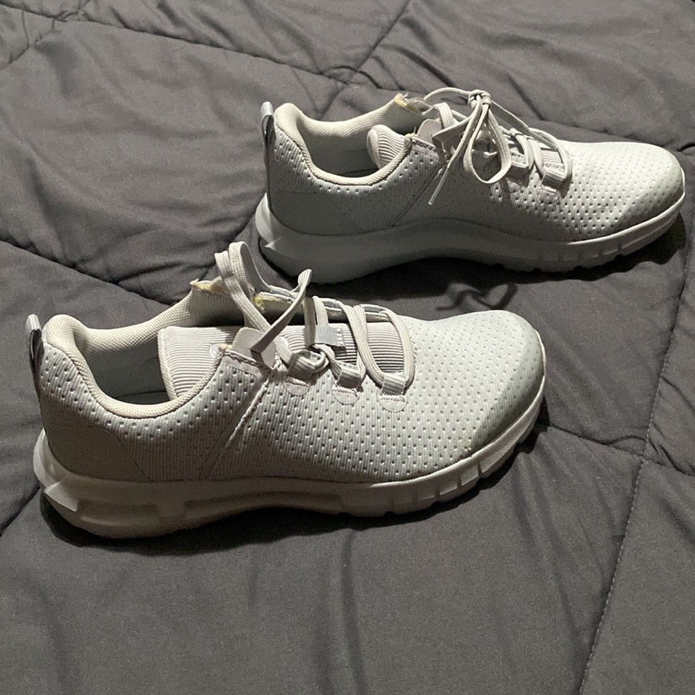 NWOT UA shoes